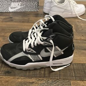 Bo Jackson - air trainer - raiders - gently used Men’s size 10.5